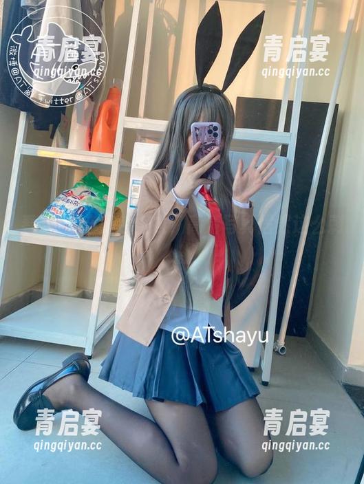 看AT鲨穿蓝色上衣，高清写真居然这么剌激