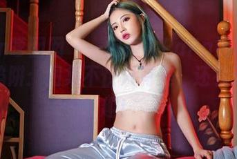 Feilin嗲囡囡 – 一起掉入PaPa妈咪的体操服陷阱：图集不仅只有美，还有无穷乐趣！