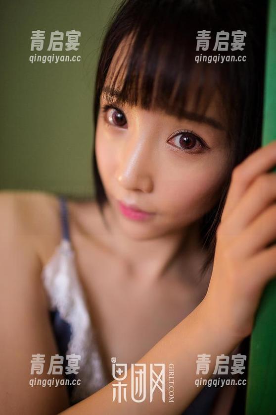 GIRLT果团网 - 陈雅漫轻盈一跃，透明如水的写真，照片抓住了那一瞬的美？