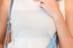 QingDouKe青豆客 – 倪诗茵的校服图，原图在此，下载也能丢掉书包！