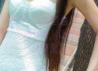 UGirls尤果网 – 写真自由风：黛斯羽的美足，细节之下的风情，让我差点将脸埋在屏幕里。
