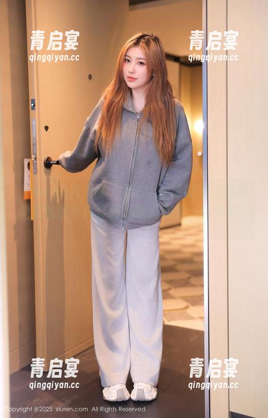 Xiuren秀人网 - 看Elise谭晓彤如何把全套礼服写真穿得跟走秀似的，绝不含糊。