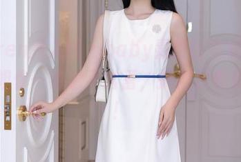 Xiuren秀人网 – baby嘉茵的在线合集，姐姐你一点也不含蓄，搞得我都快脸红！
