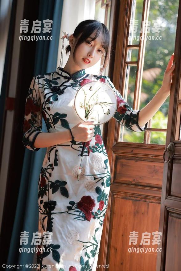 Xiuren秀人网-容容容Alice Xiuren秀人网 - 容容容Alice浴缸私房:好奇水下的她在想啥?