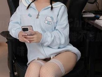 Xiuren秀人网 – 看黄可Christine的白色套图的时候，我在想，能不能加点薄荷味？好像也不错。