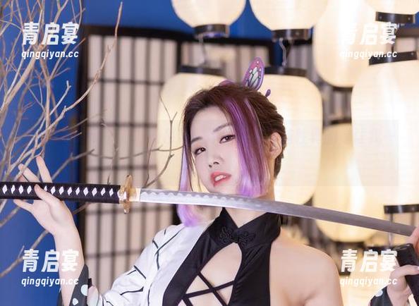 看着Yebin(전예빈)的吊带，原图里那种随性真的是让我一头雾水。