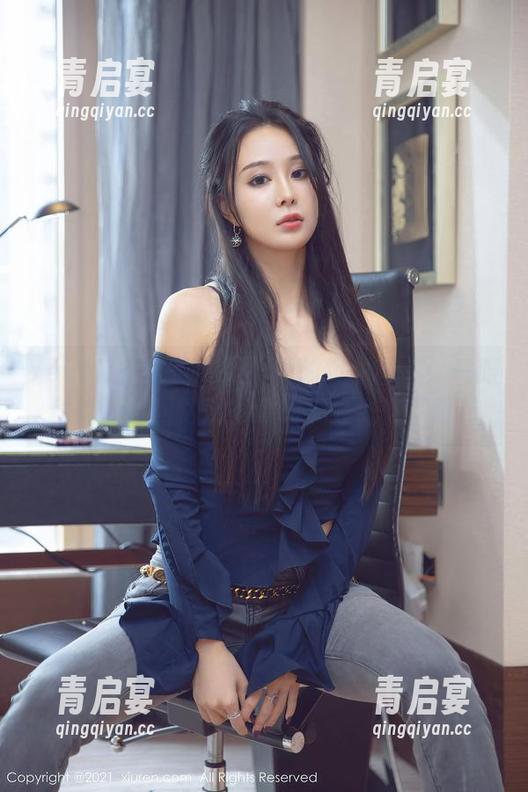 YouMi尤蜜荟 - 周妍希的校服图集：一眼就能让你回忆起上课的疯狂，快下载！