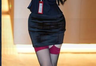 YouMi尤蜜荟 – 周妍希的红裙图包，分享你心中的‘艳光’