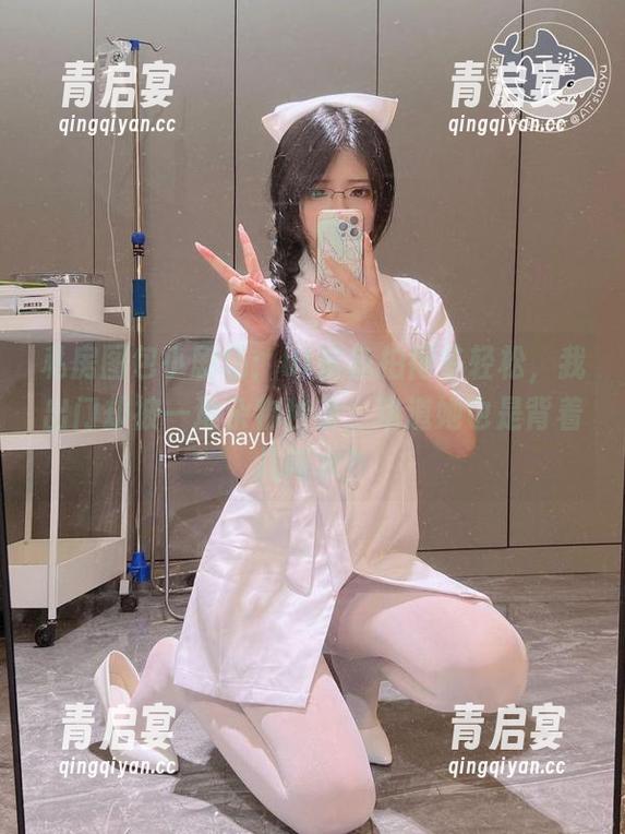 at鲨鱼 私房图包小剧场:at鲨鱼拍得多轻松,我出门却被一堆杂物秒杀,难道她也是背着几吨水?