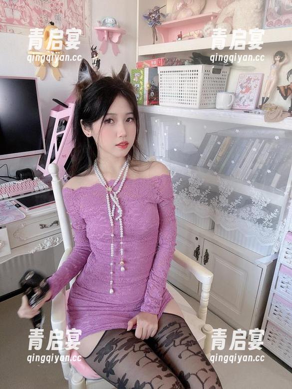 这就是“不呆猫”的最新作品集——居家猫猫女友，我在干嘛？认真划水中。