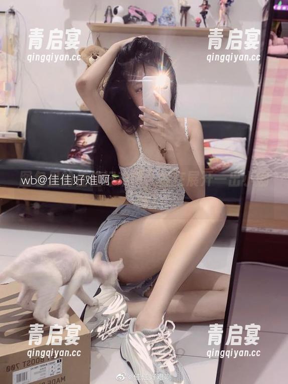 佳佳好难啊 图包里的佳佳好难啊,像在展开一出小剧本