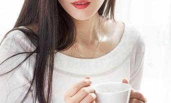 克拉女神 – 菲菲夏日高清图册：让每一张图都提醒你该去海滩了。