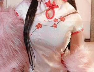 凉凉子偷偷cos吉他妹妹的系带裙，更新装备让人意想不到！