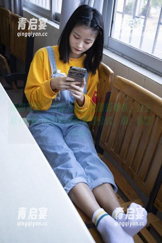 南国足艺 - 当静儿遇上光滑的地板，公主鞋+棉袜=美图精选的最佳公式，嗨，你信不信？