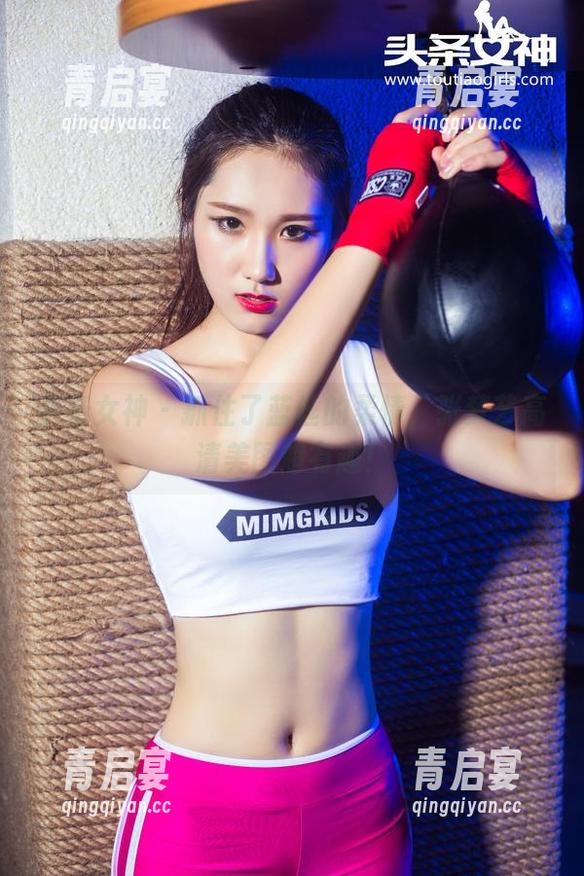头条女神-张梦艺 头条女神 - 抓住了蓝丝的柔情,张梦艺高清美图超有趣!