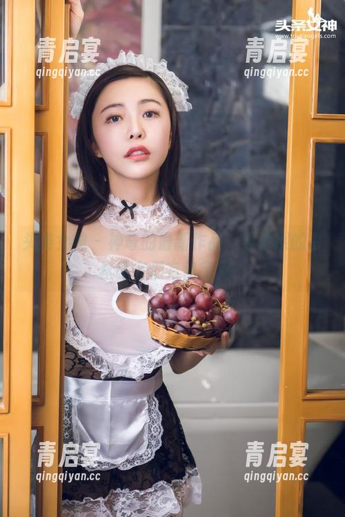 头条女神 - 神奇的最新作品，曲佑熙的白丝读者们有何高见？