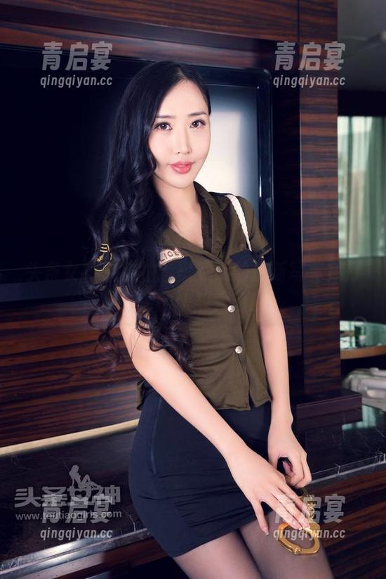 头条女神 - 自拍？樊安妮的最新写真集打开新的认知大门！