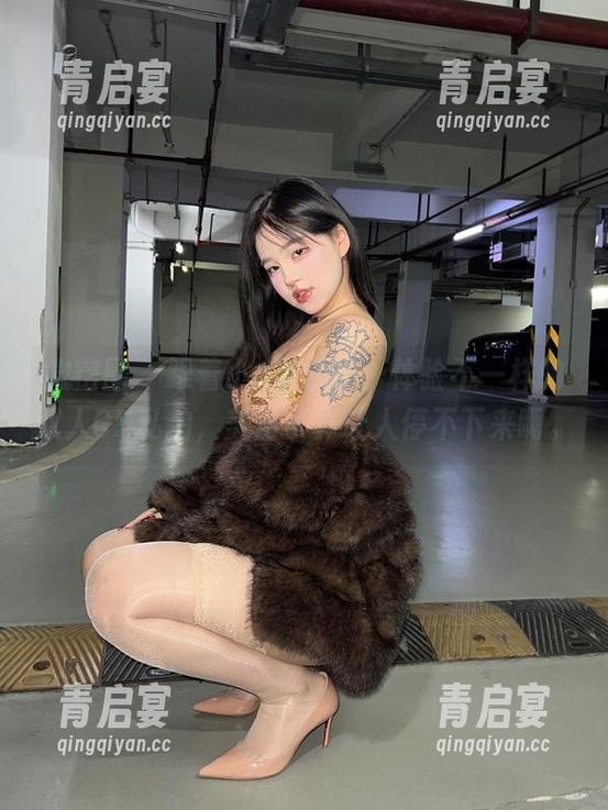 微密圈 - 跟着小u优优子，体验不一样的双人CP私拍，美图可真让人停不下来啊。