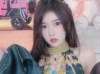 没想到小小奶瓶儿的学姐私拍能那么有趣，美图里藏着哪些小心思呢？