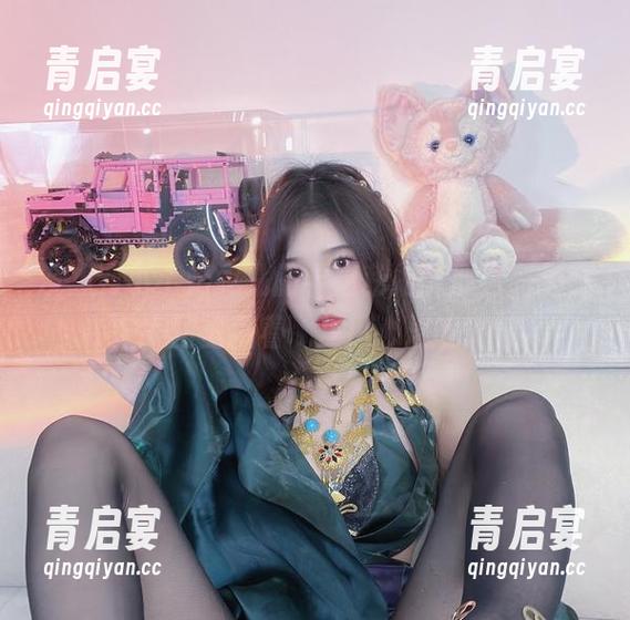 没想到小小奶瓶儿的学姐私拍能那么有趣，美图里藏着哪些小心思呢？
