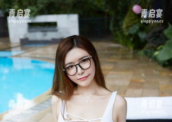 尤物馆 - 皮衣加Kely香香，图片里的味道让我脑海里不断冒出奇怪的暗示，呃…这个组合真有趣。