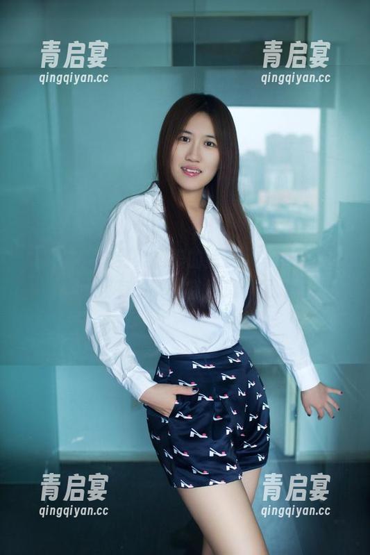 推女郎 - 来到梁棋棋的教室，写真里很多不该有的‘课堂气息’呢。
