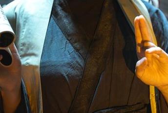 你没见过穿校服的杏仁曲奇新姿势，免费图片让你辣眼睛！