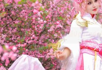 桃暖酱化身办公室女神：cos让资源Upgrade到爆！