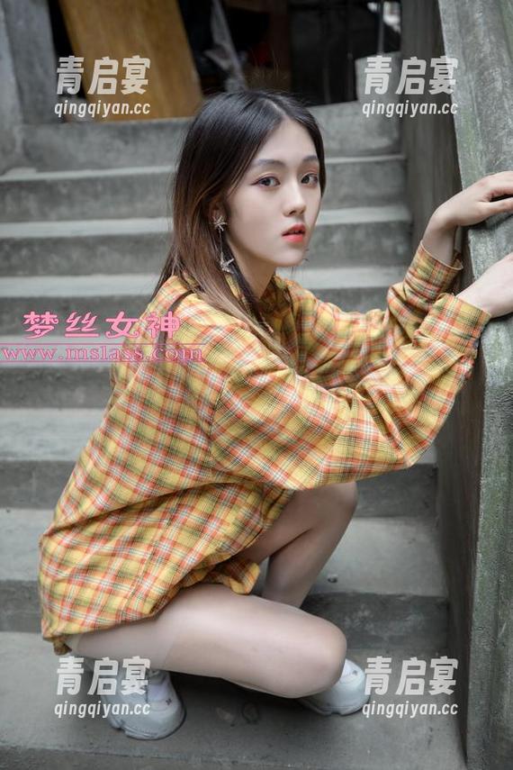 梦丝女神 - 玥玥的夏天全套图集，翻开就像打开了一瓶饮料，清爽又酥麻。