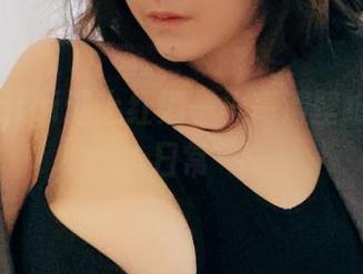 当樱晚gigi遇上红酒——高清壁纸的微醺日常