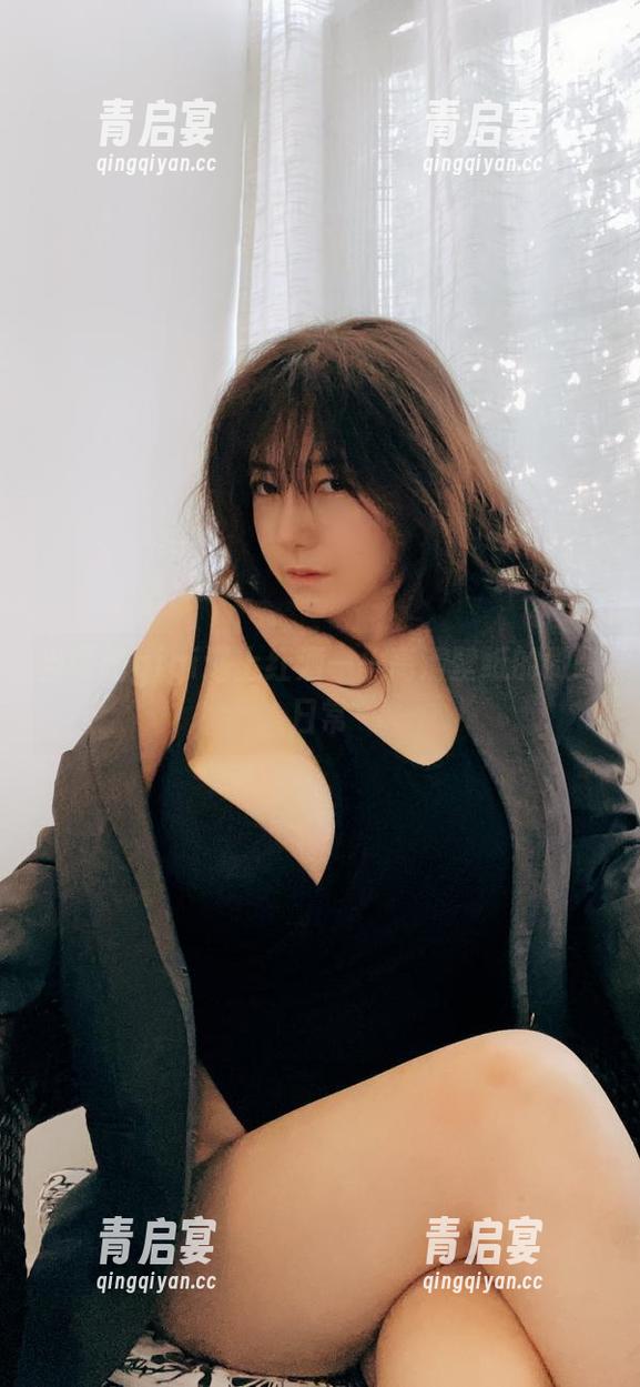 当樱晚gigi遇上红酒——高清壁纸的微醺日常