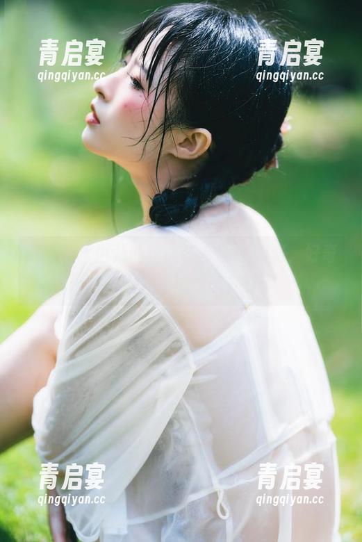 陷入清水由乃的作品与套图的漩涡，好奇心和纯粹的愉悦感并存。