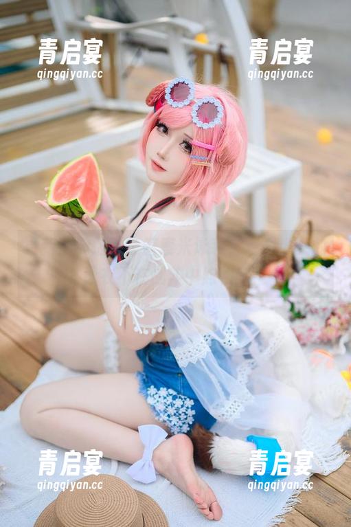焖焖碳 更新!焖焖碳身着索米泳装,哪个少女的泳衣不在战斗中购物呢!