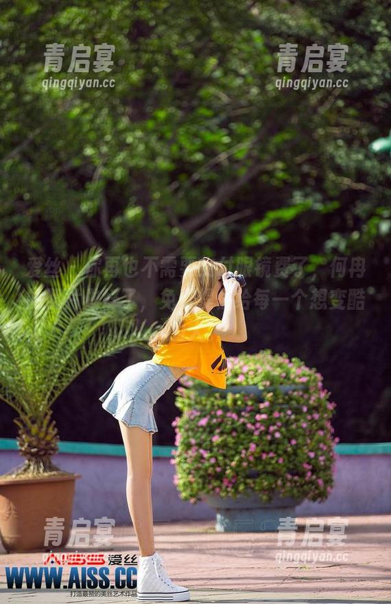 爱丝 - 你再也不需要支付眼镜费了，何冉的照片做好了，免费提供给每一个想变酷的人。