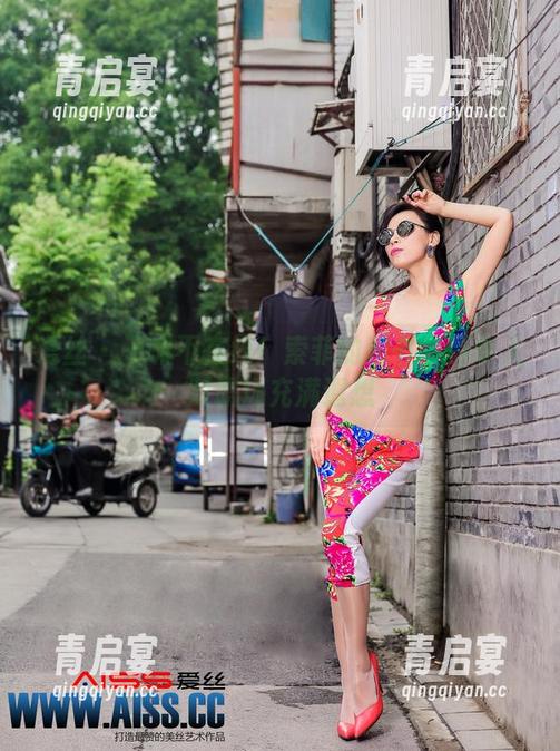 爱丝 - 干嘛不在线！索菲的秘书写真令人对职场充满遐想