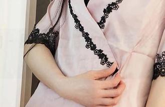 爱尤物 – 原图里的陈幼伊把毛衣穿出了新的可能性。