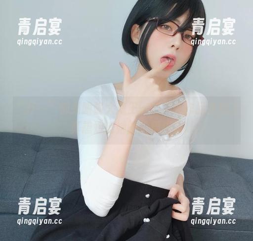 眼酱大魔王w “万一”都是眼酱大魔王w的户外作品在线上,真想知道她的拍摄逻辑。