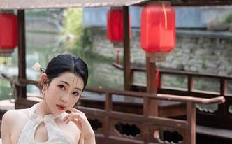 秀人网 – 丹妮Danny在天台的最新作品，不得不说还挺有意思的。