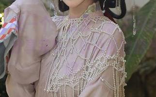 秀人网 – 又一个“天使”：佘贝拉Bella的写真，分享完毕，小心被她的气场震到哦！