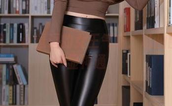 秀人网 – 小逗逗的女王气质：私拍圈的大显神通