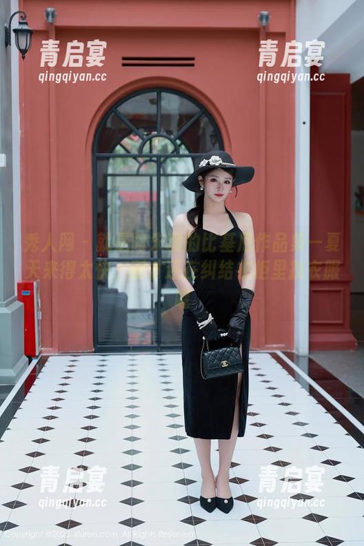 秀人网 - 就是阿朱啊的比基尼作品集—夏天来得太快，刚才还在纠结衣柜里找衣服呢