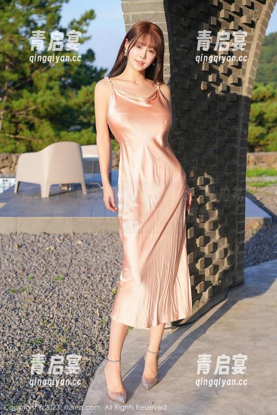 秀人网-涵涵Luna 秀人网 - 镜头前的涵涵Luna:私拍礼服秀,原图轻松扮演时尚模特!