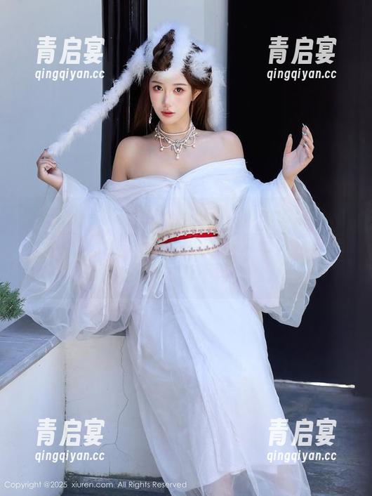秀人网-诺诺Nono 秀人网 - 水舞轻歌——诺诺Nono泳池精选写真集,流动的线条,像浑然天成的乐章,一瞬不再。