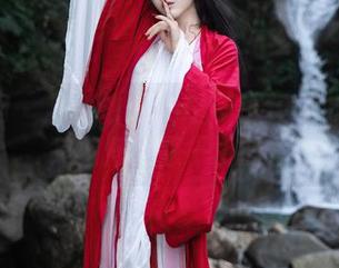 秀人网 – 赵惟依coco图集：看她的美足是如何征服一切的？