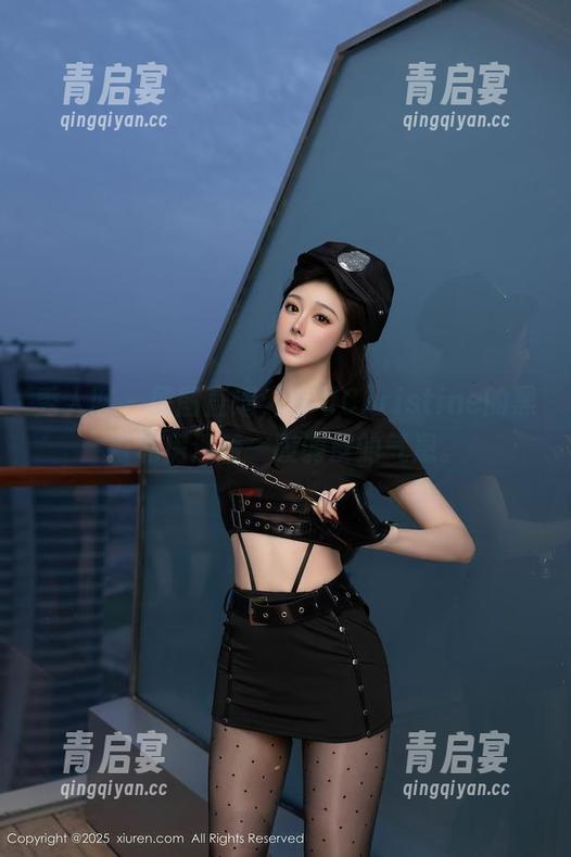 秀人网-黄可Christine 秀人网 - 原图直逼,黄可Christine的黑白私房透着一股调皮的气息。