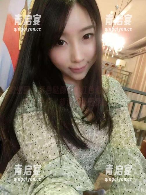 微密圈 - 紫色哒豚豚的红色私房写真，征服了色彩，却没能征服我的心！