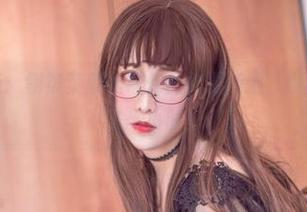 今晚的重点：翎柒菜菜丝袜作品集更新啦，刚刚我都傻看了半小时！