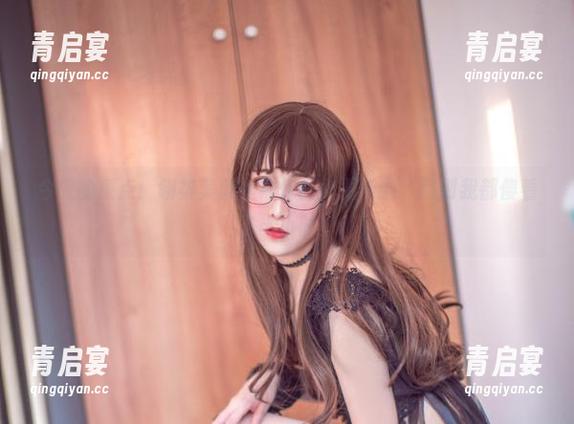 今晚的重点：翎柒菜菜丝袜作品集更新啦，刚刚我都傻看了半小时！