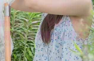 花铃Hana的私拍：漆皮修女—听说她的裙子特意为唱诗班设计？