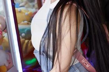 蜜桃社 – 修女姿态下的琉璃lily精品，不可思议的日常窥探